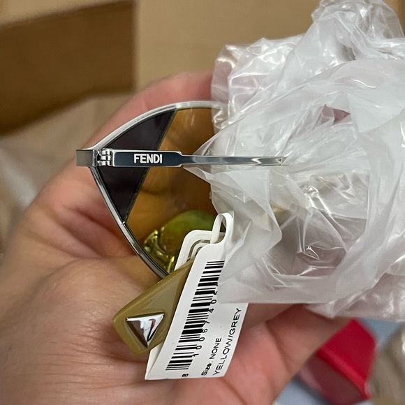 NIB Women’s One Size (51mm) Fendi Cat Eye Frame Sunglasses 100% UV Protection - Picture 10 of 15